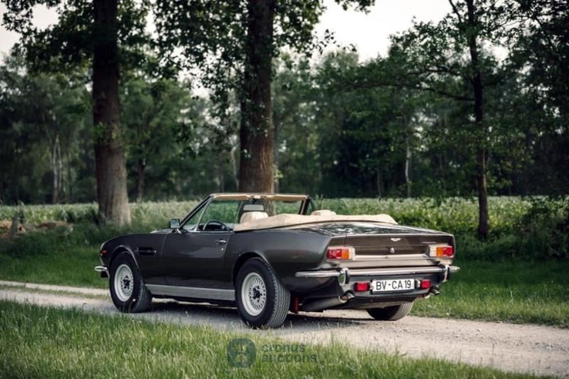 Aston Martin V8 Volante