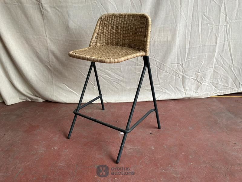 Kakï stool with backrest