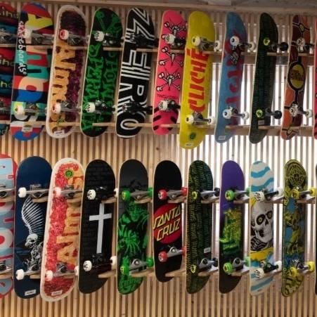 Faillissement : Distributing Smiles : Skateboards