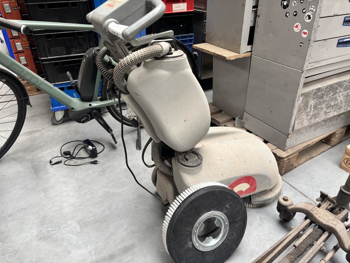 Schrobzuigmachine Comac