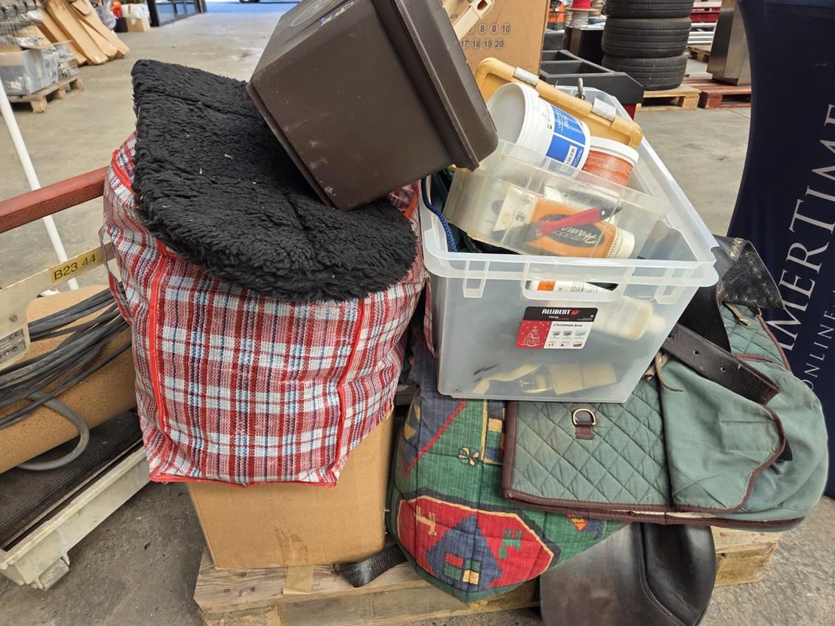 1 Lot Divers Dressuur En Paardrij Materiaal – kavel bij Hammertime