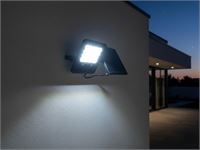 [01121s] Solar 500 Lumen Led Floodlight With Remote Control – foto 3 – kavel bij Hammertime, Puurs