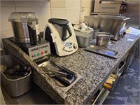 1 Rvs Werktafel Met Marmeren Blad – foto 2 – kavel bij Hammertime
