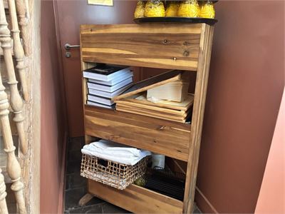 1 Houten Wandrek Met Inhoud – kavel bij Hammertime