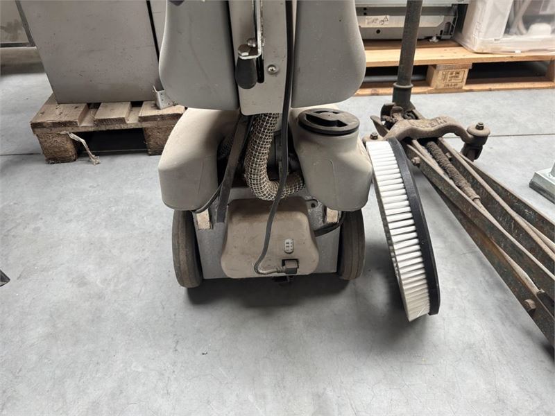Schrobzuigmachine Comac – foto 5 – kavel bij Hammertime