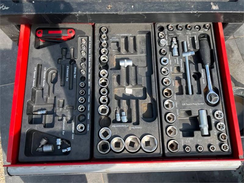1 Gevulde Verrijdbare Werkkoffer – foto 3 – kavel bij Hammertime