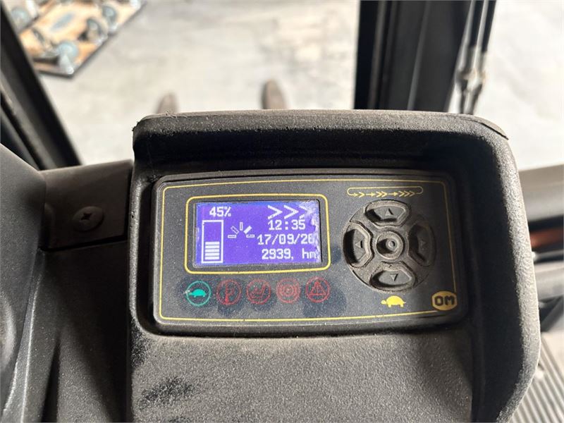 Heftruck Om Xe15 3ac – foto 7 – kavel bij Hammertime