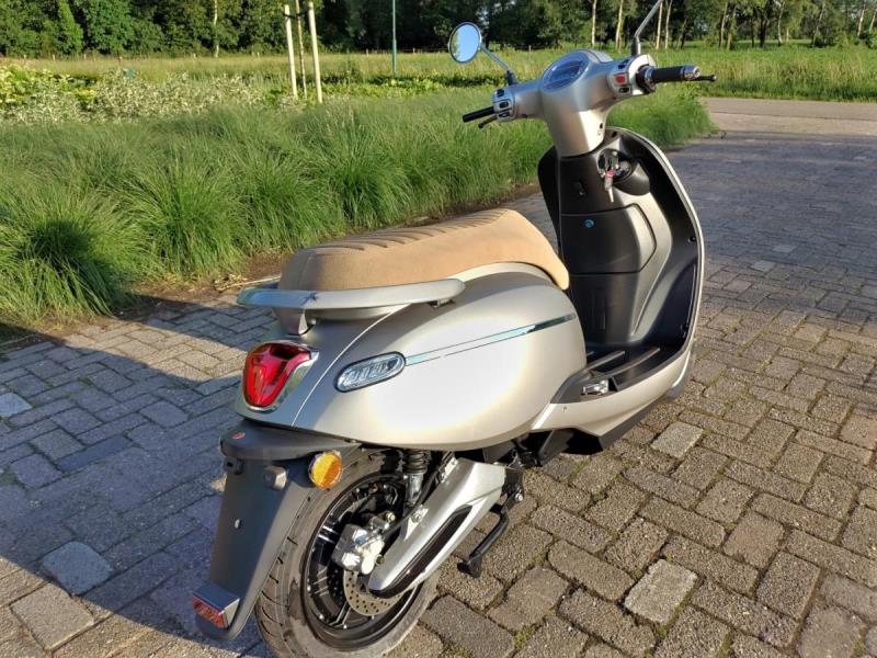 https://cdn.aeman.nl/AE_Hammertime/image/800/800/5919fc5e-6a1c-4b85-b1b4-b3ae3187b52d/jpg