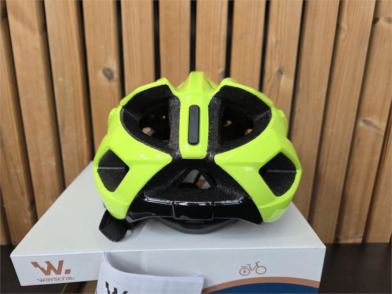 1 Fietshelm Geel Medium – foto 6 – kavel bij Hammertime