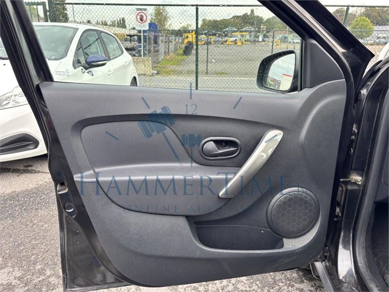 Dacia Sandero Stepway 0.9 Tce Stepway Plus, 2015 – foto 10 – kavel bij Hammertime