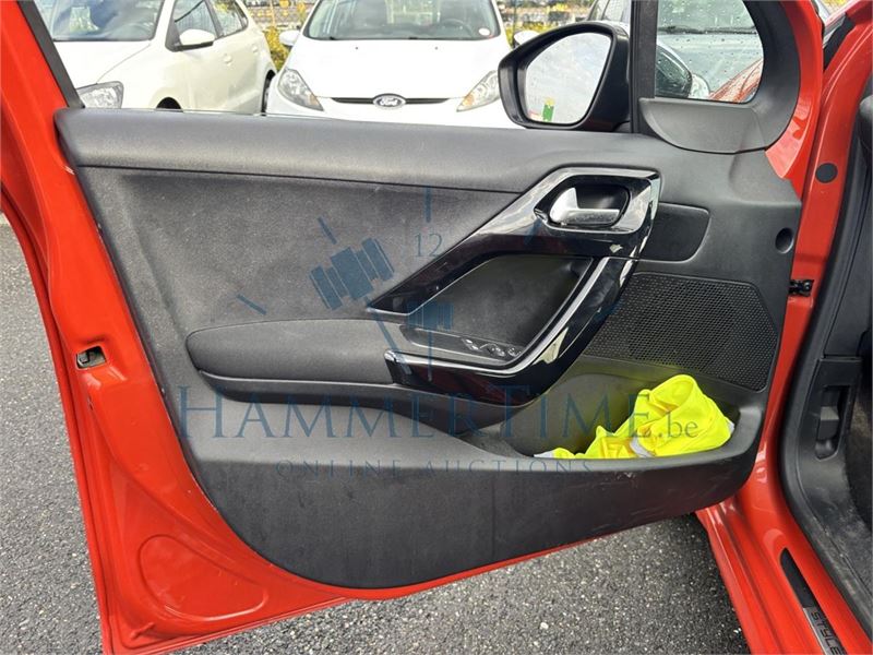 Peugeot 208 1.2i Puretech Style, 2017 – foto 10 – kavel bij Hammertime