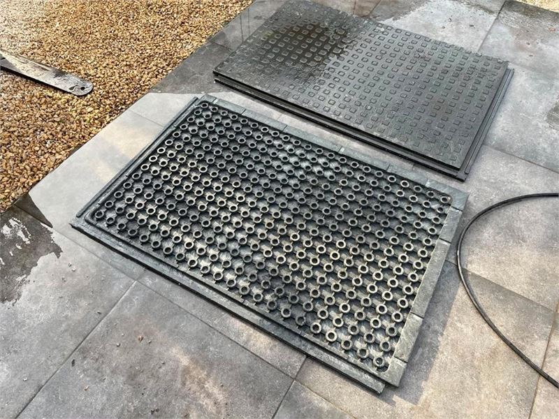 1 Pallet Rubberen Tegels 120x80cm – foto 4 – kavel bij Hammertime