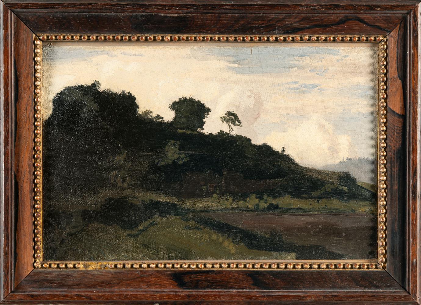 Wolken über dem Bergkamm