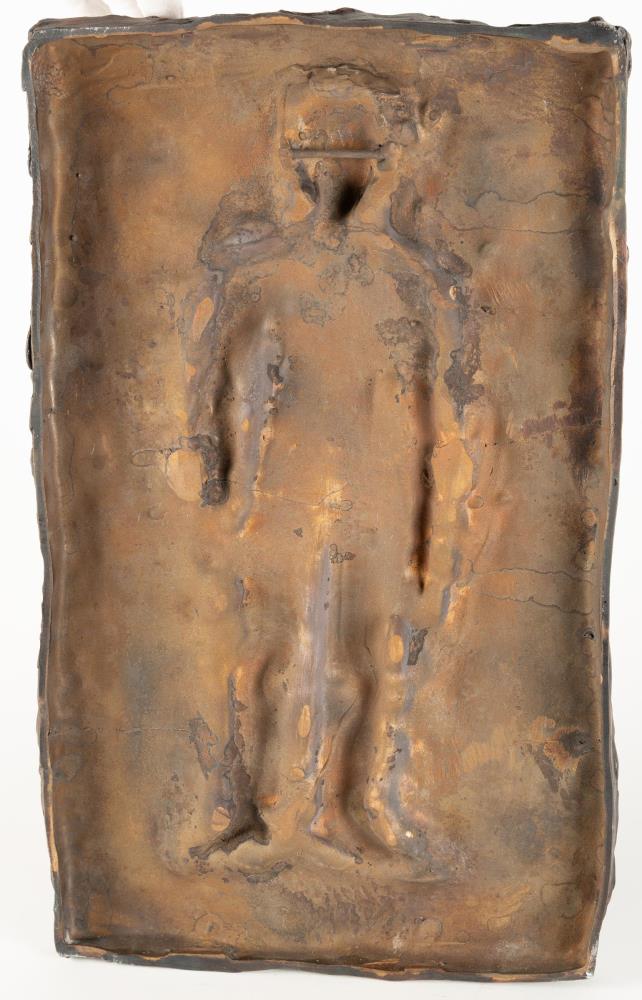 Relief Mann aus: Schmerztransformationen