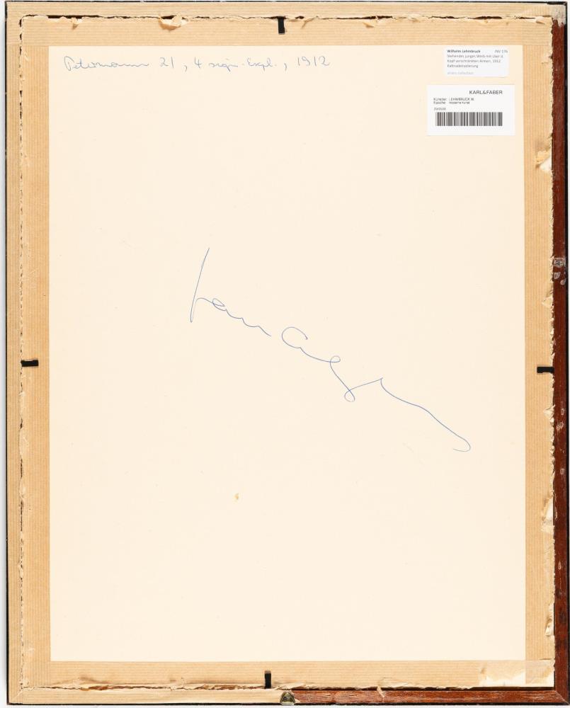 „junges Weib stehend Arme über Kopf verschränkt“