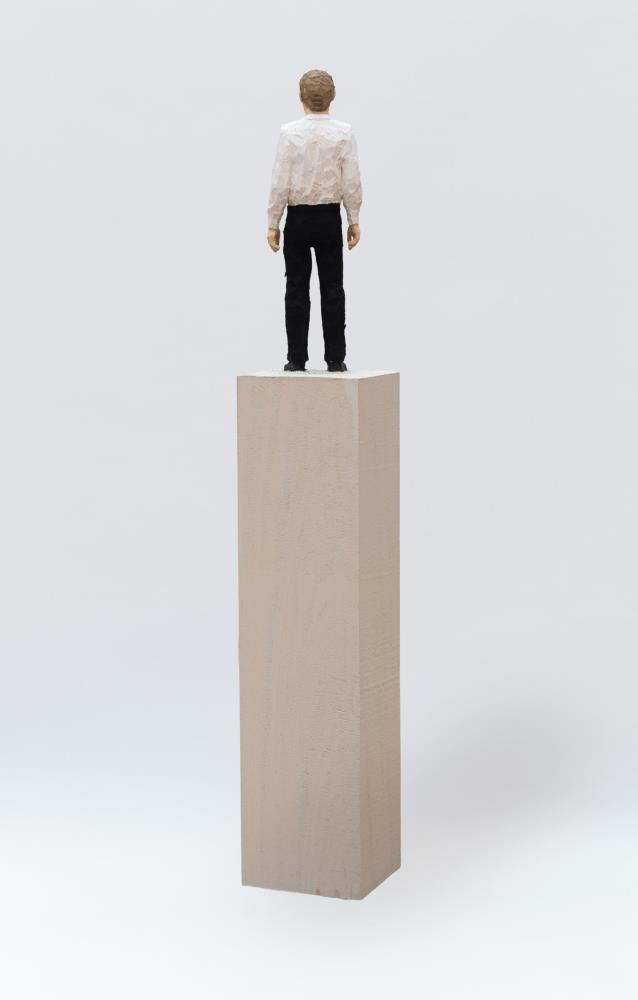 Mann mit schwarzer Hose