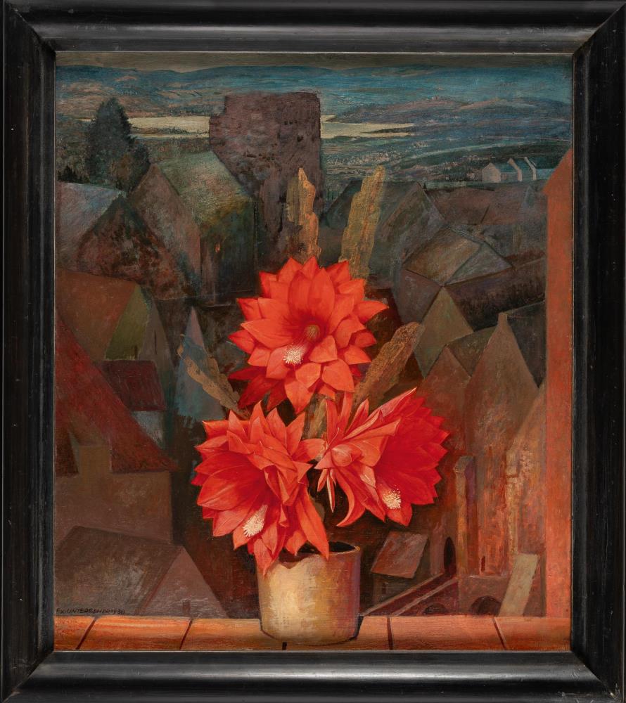 Fensterbrett mit rot blühendem Kaktus vor Dachlandschaft