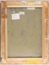 Mädchen mit rotem Kopftuch auf Stuhl