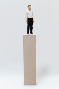 Mann mit schwarzer Hose