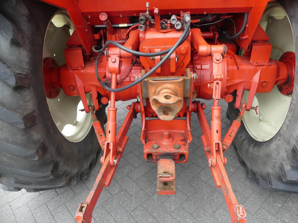 International 1055 4WD