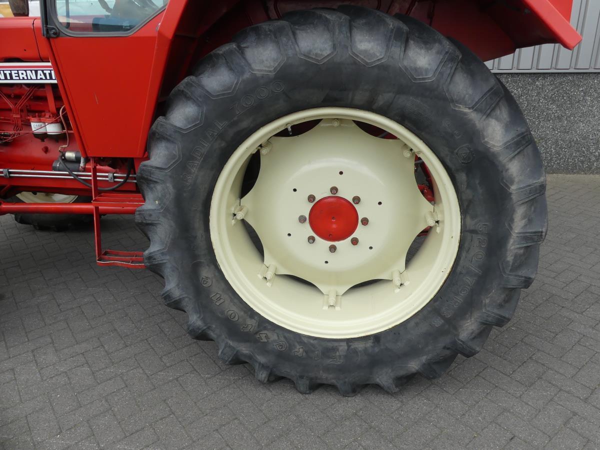 International 1055 4WD