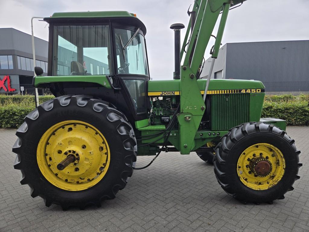 John-Deere 4450 with loader
