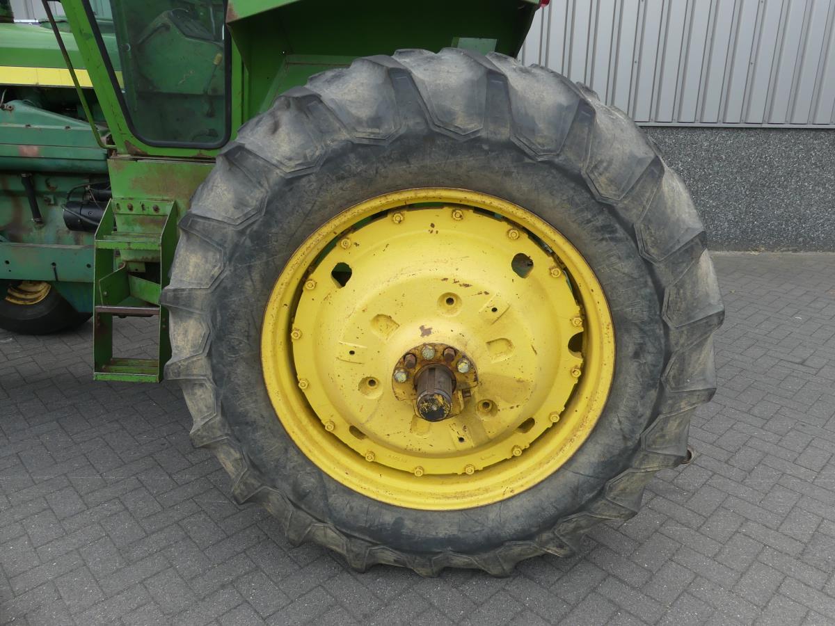 John-Deere 6030