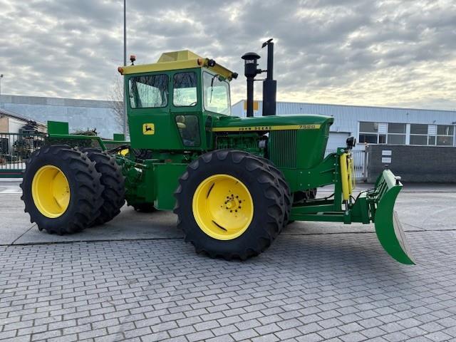 John-Deere 7520