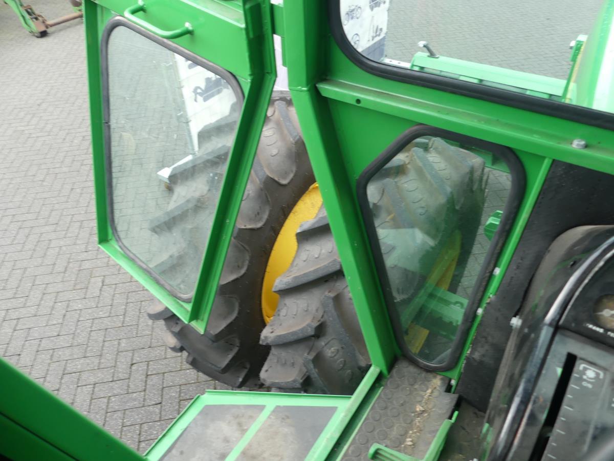 John-Deere 7520