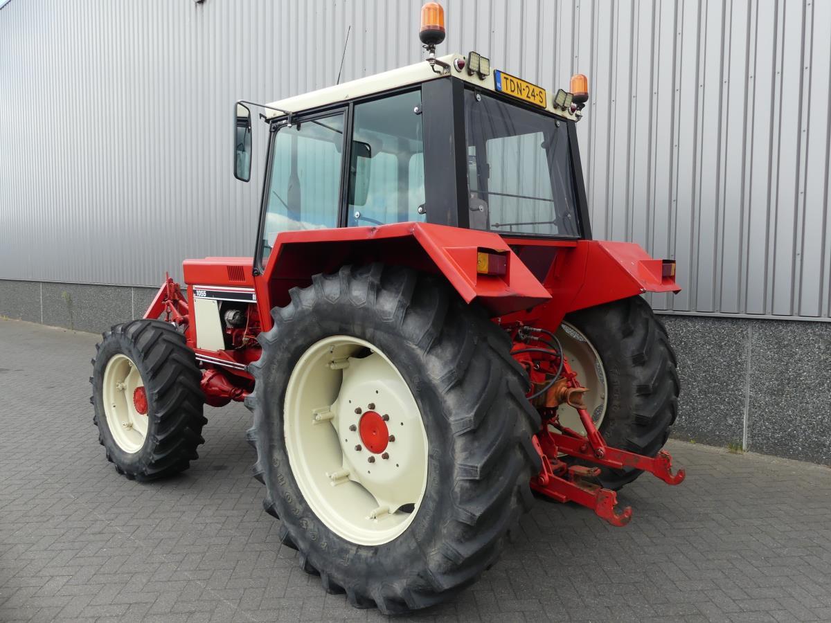 International 1055 4WD