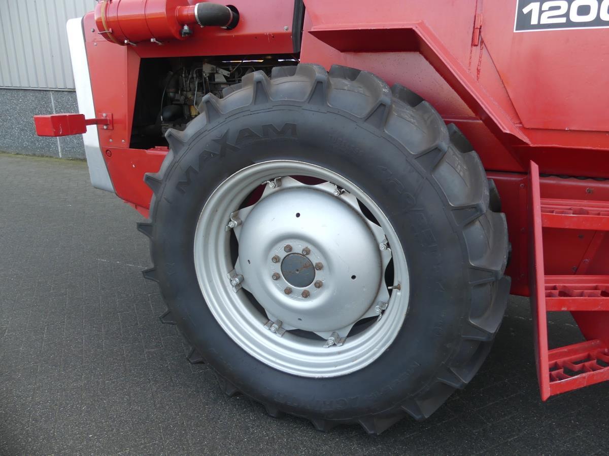 Massey-Ferguson 1200
