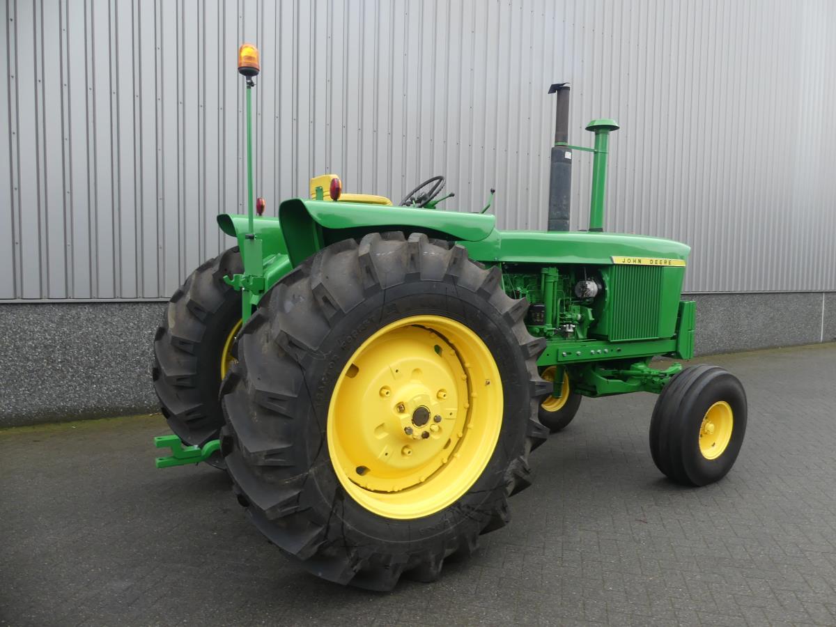 John-Deere 4620