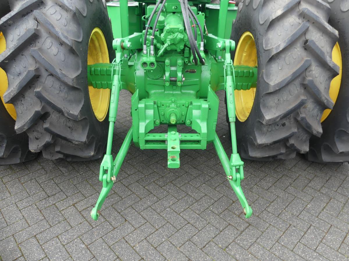 John-Deere 7520