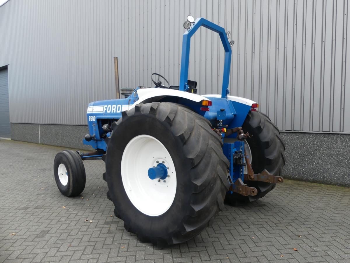 Ford 8600
