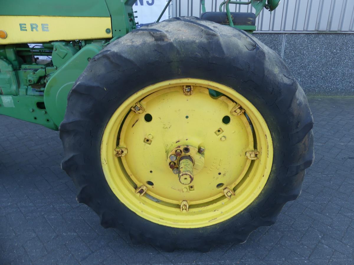 John-Deere 730