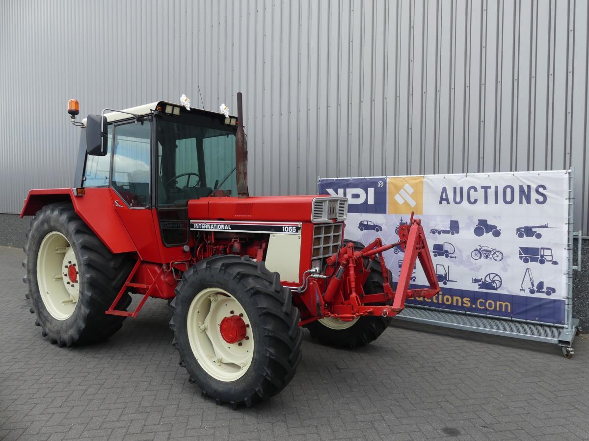 International 1055 4WD