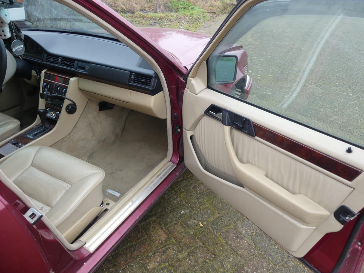 Mercedes-Benz 300 TDT