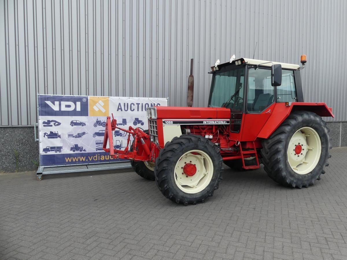 International 1055 4WD