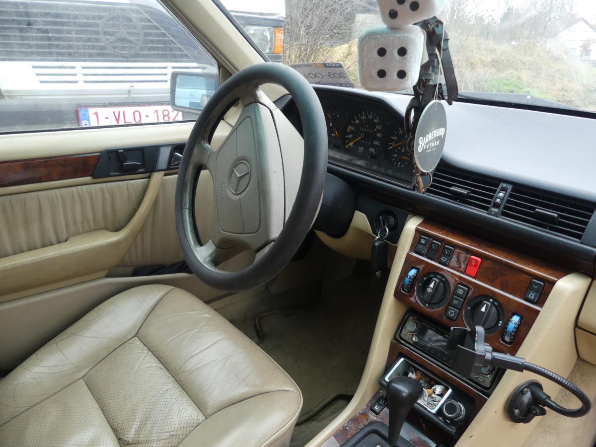 Mercedes-Benz 300 TDT