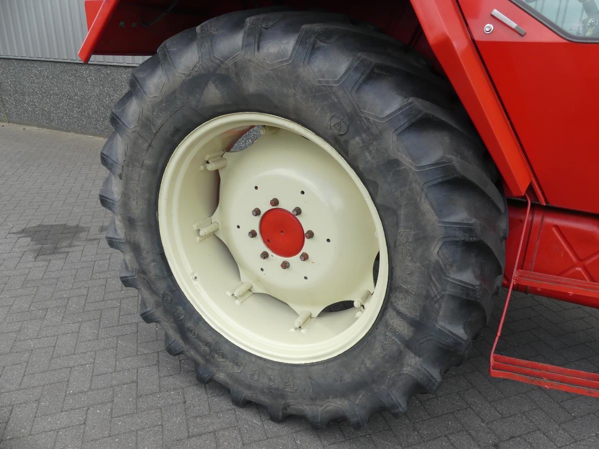 International 1055 4WD