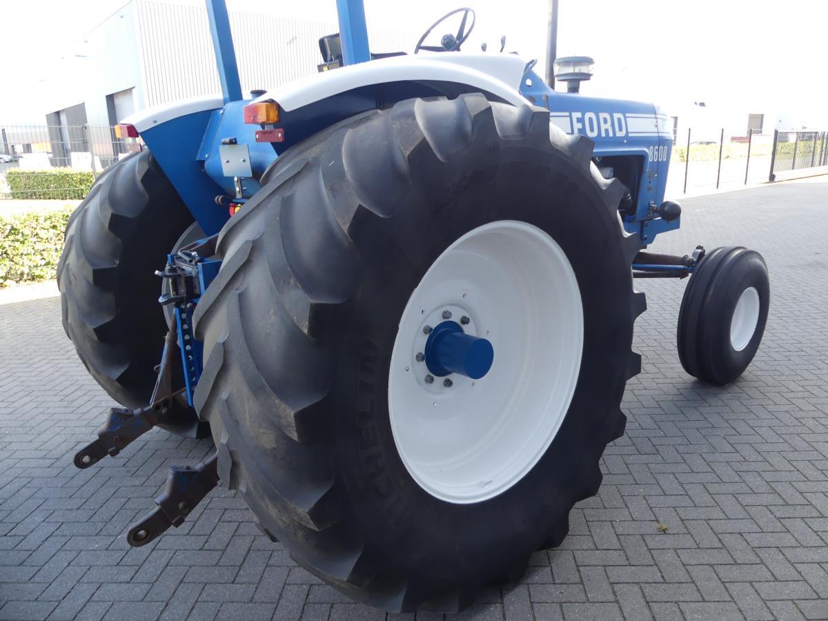 Ford 8600