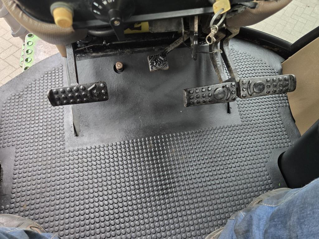 John-Deere 4450 with loader