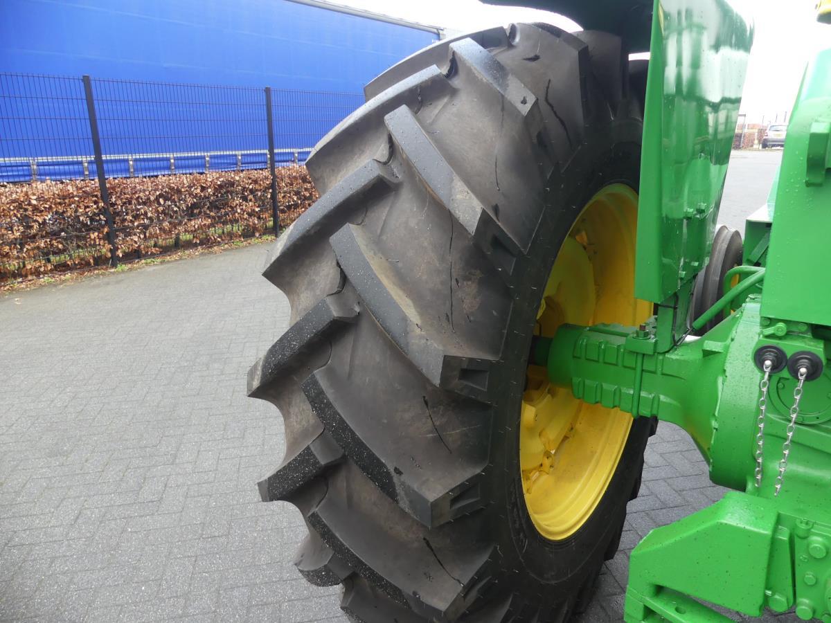 John-Deere 4620