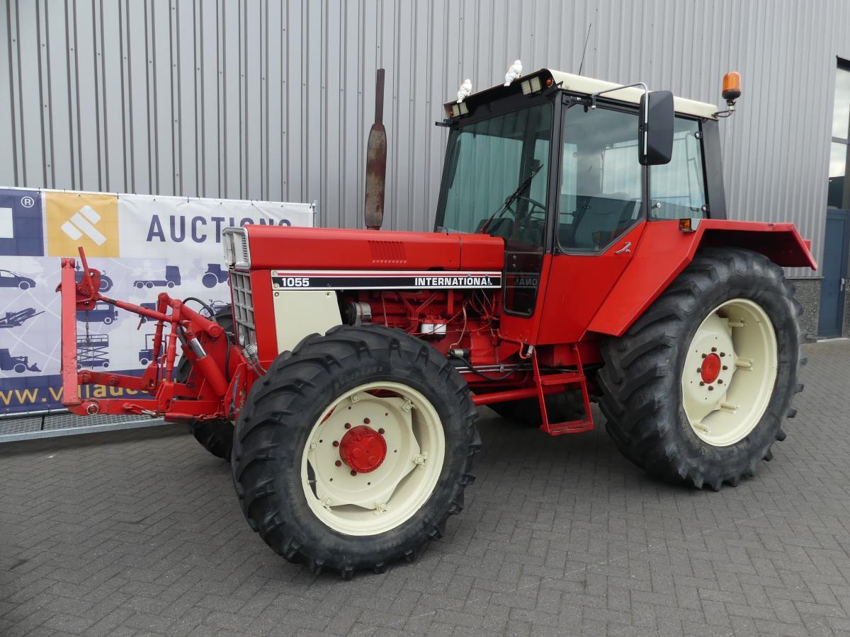 International 1055 4WD