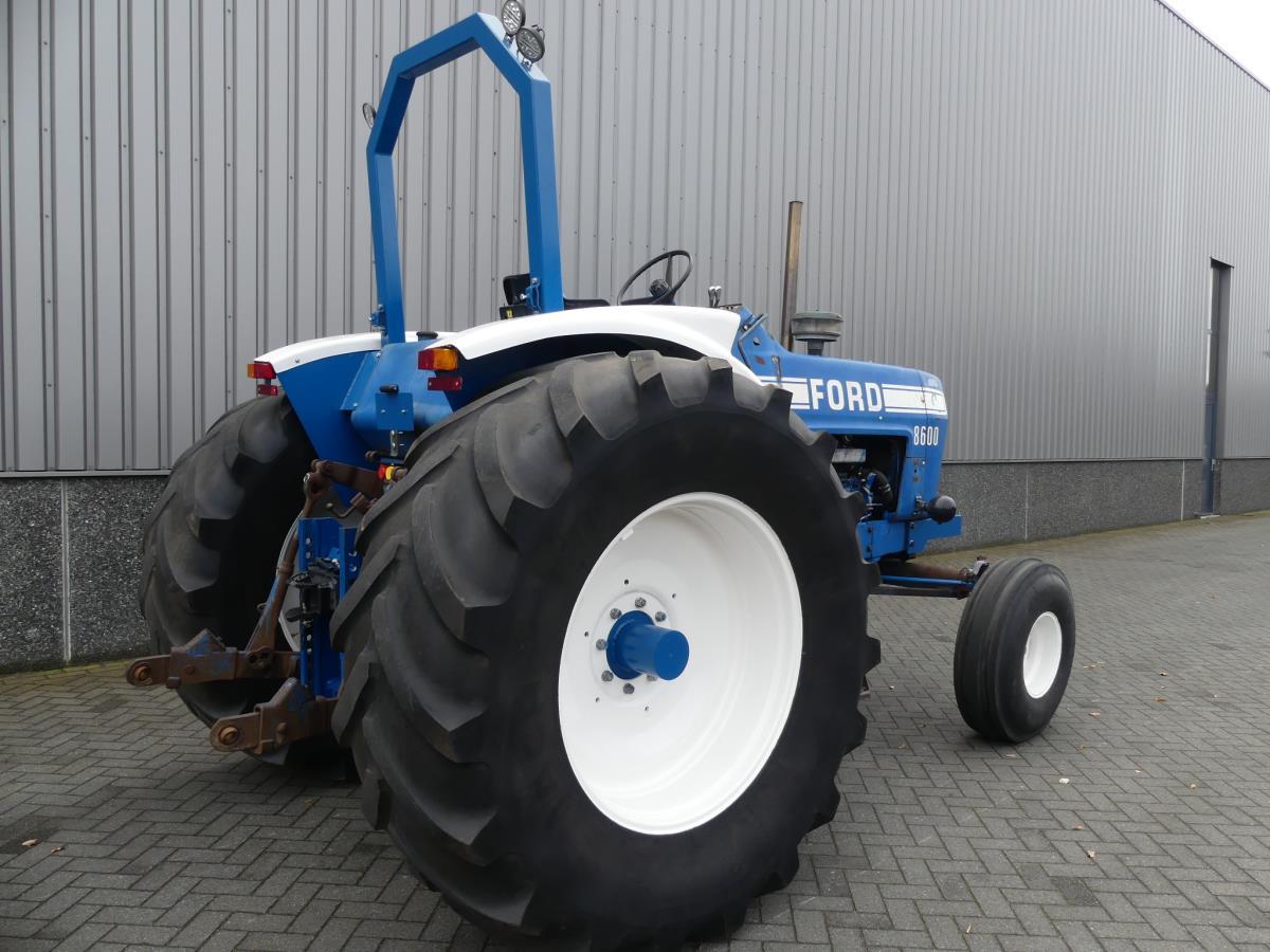 Ford 8600