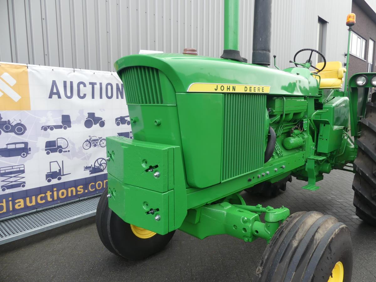 John-Deere 4620