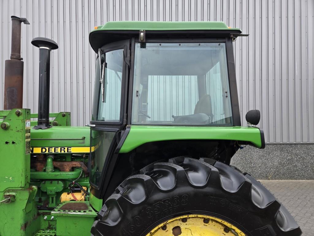 John-Deere 4450 with loader