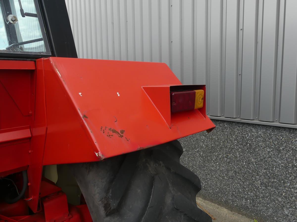 International 1055 4WD