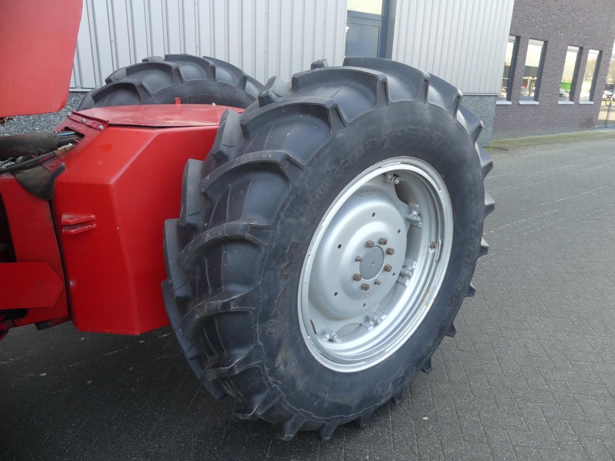 Massey-Ferguson 1200
