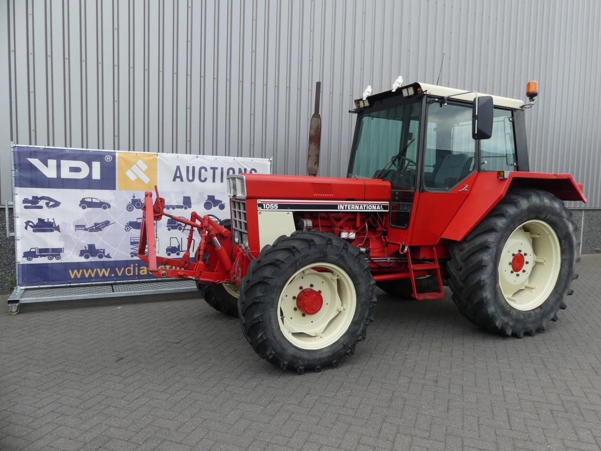 International 1055 4WD